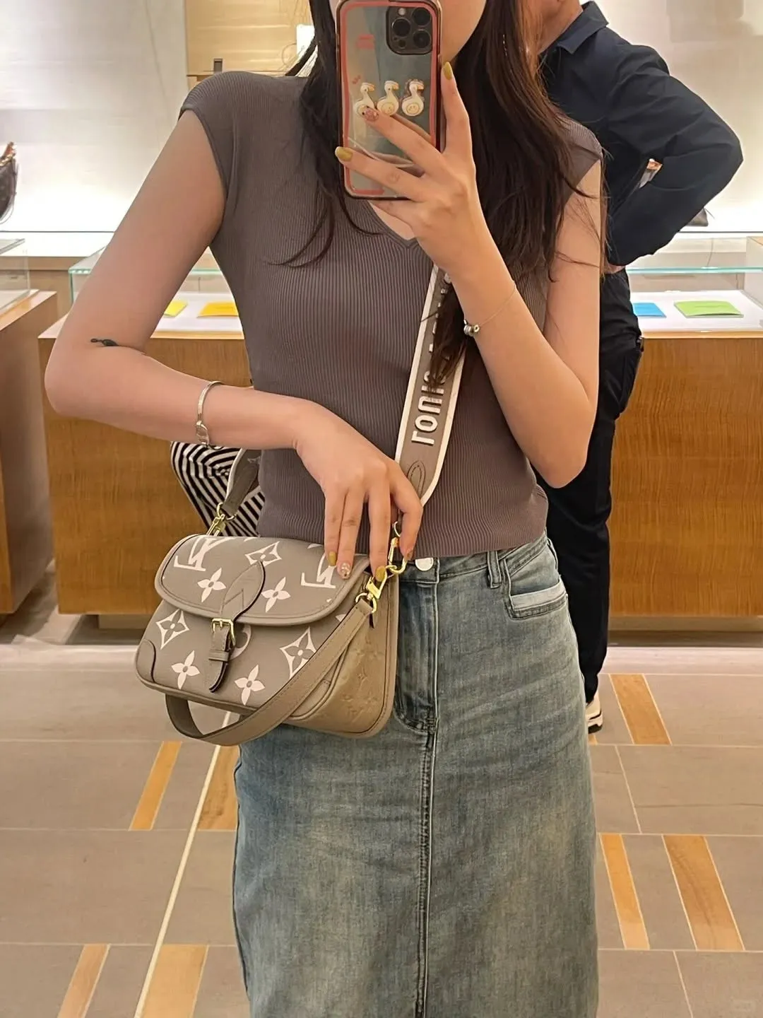 M46583 Diane 法棍包灰色