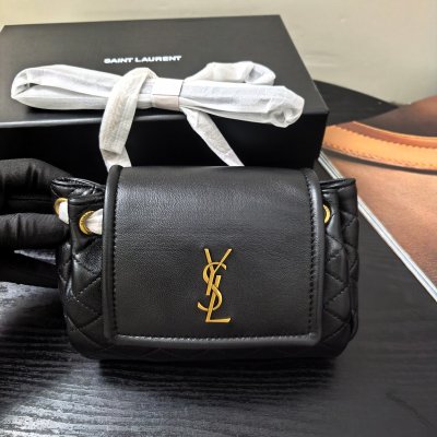 Mini Nolita 黑色小羊皮肩背包