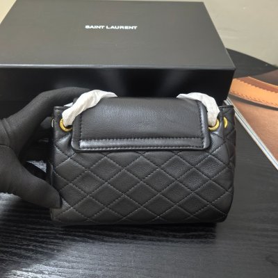 Mini Nolita 黑色小羊皮肩背包