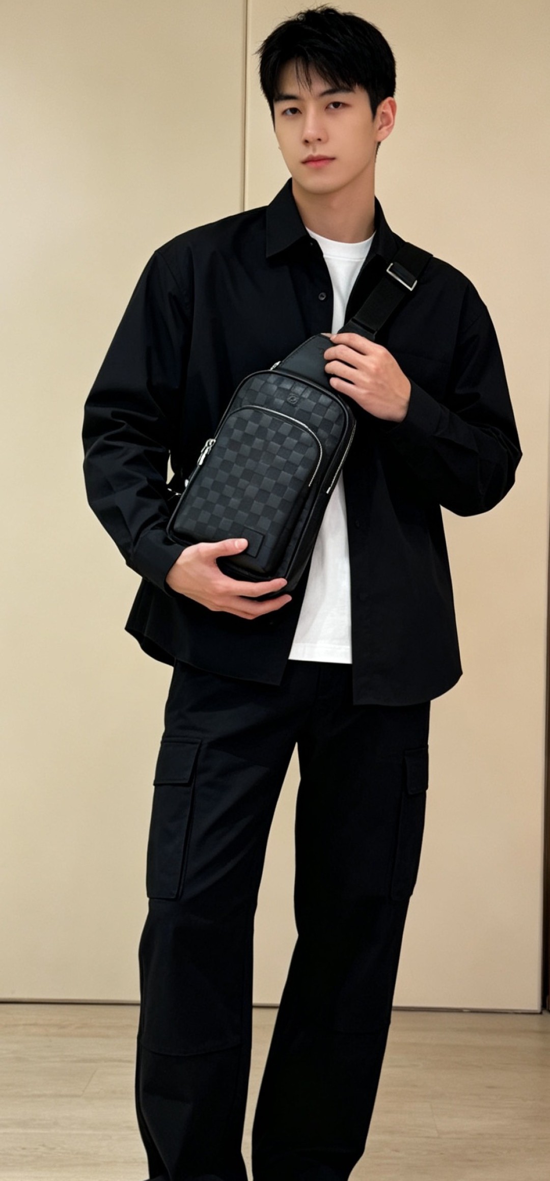 M45303 Avenue Sling Bag 黑色