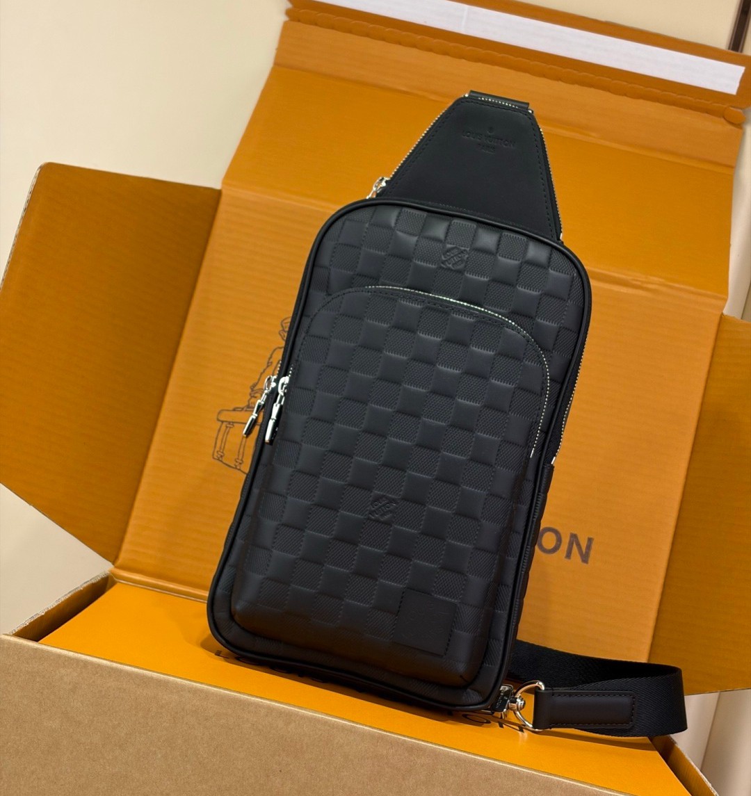M45303 Avenue Sling Bag 黑色