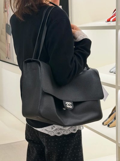 26S Maxi Flap口蓋包大號黑色